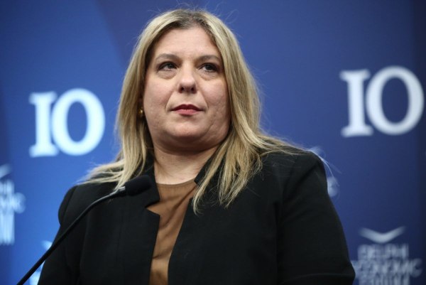 Συρεγγέλα: Αγωγή για προσβολή προσωπικότητας εναντίον της Κωνσταντοπούλου