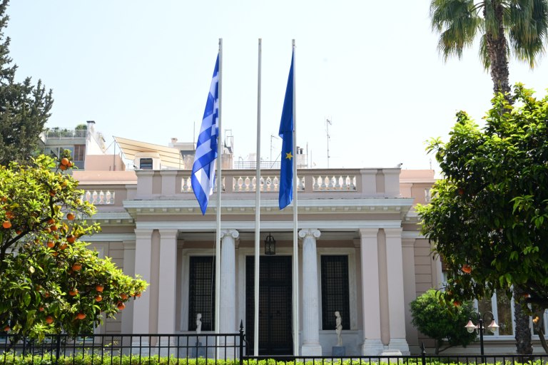 Μαξίμου: Ο άλυτος γρίφος των αγροτών και οι δυο εισηγήσεις