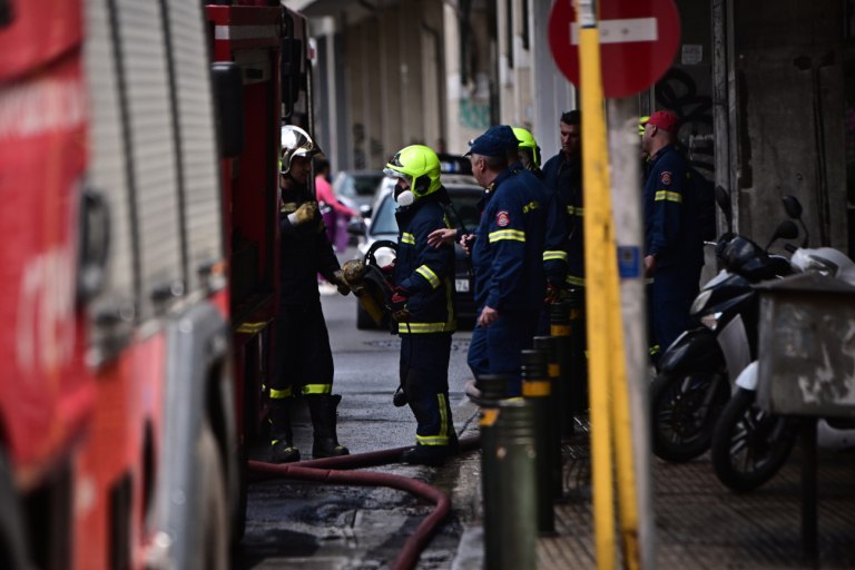 Περιστέρι: Χωρίς τις αισθήσεις της ηλικιωμένη μετά από φωτιά σε κουζίνα διαμερίσματος