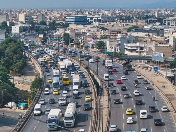 Τροχαίο ατύχημα στον Κηφισό: Σύγκρουση αυτοκινήτου με μηχανή – Κυκλοφοριακό κομφούζιο στο σημείο