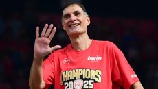 Ο Μπαρτζώκας έκλεισε έξι χρόνια στη δεύτερη θητεία του στον Ολυμπιακό – Τα εντυπωσιακά νούμερα (vids)