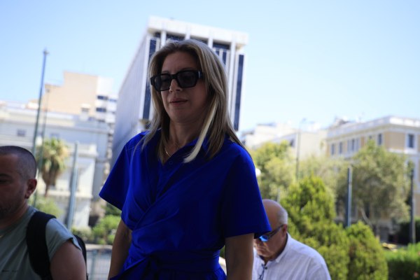 «Εκθεση ιδεών» και κατηγορίες για «διαστρέβλωση» από την Καρυστιανού μετά τις επικίνδυνες δηλώσεις της για τις αμβλώσεις