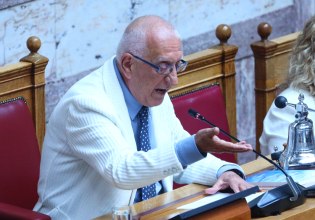 ΠΑΣΟΚ: Ο Κακλαμάνης επιχειρεί να καθοδηγήσει τις διαδικασίες εκλογής διοικητών των Ανεξάρτητων Αρχών