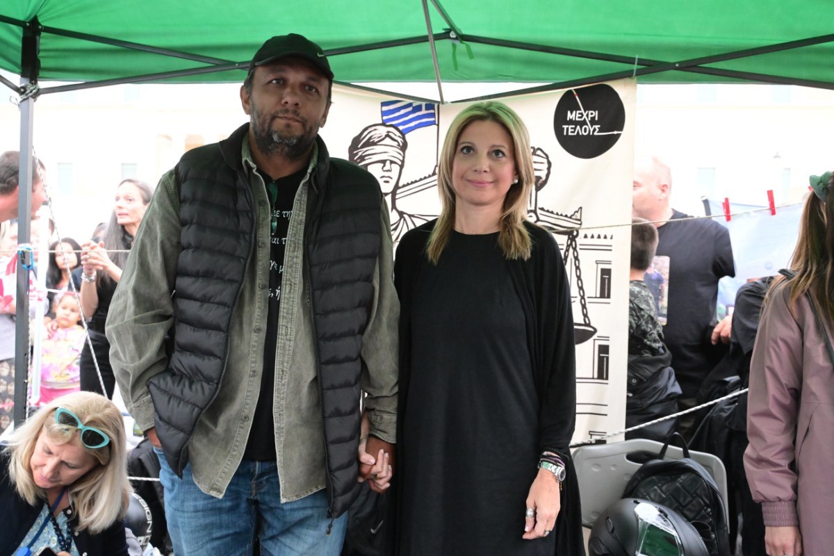 Έδωσα αγώνα για το παιδί μου, όχι για να μπω σε κόμμα λέει ο Ρούτσι – «Να παραιτηθεί από πρόεδρος του συλλόγου για τα Τέμπη η Καρυστιανού»