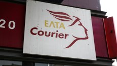 Τι λένε τα ΕΛΤΑ για την παράσυρση της υπαλλήλου από όχημα πελάτη στα Βριλήσσια