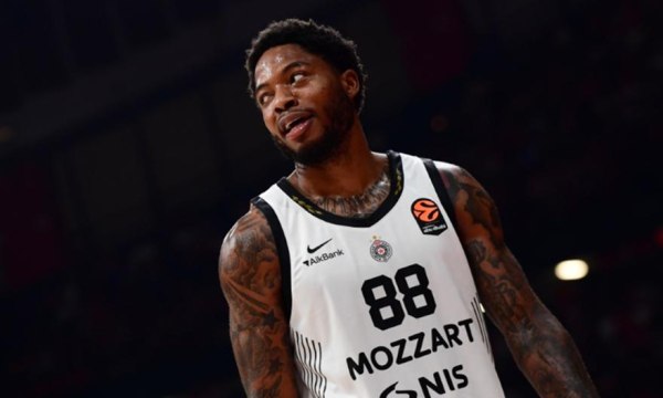 Πότε αναμένεται στην Ελλάδα για τον Ολυμπιακό ο Τζόουνς