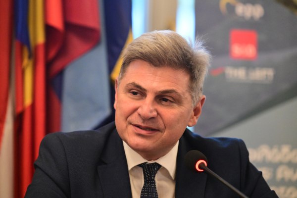 Νέες δηλώσεις Φαραντούρη για την Καρυστιανού: Αν αποφασίσω να πορευτώ άλλην οδόν, θα το ανακοινώσω αρμοδίως