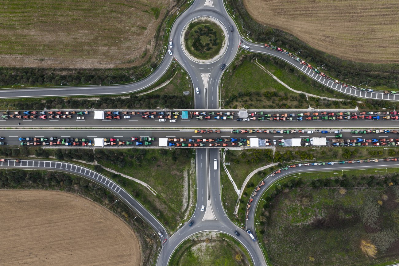 Ανυποχώρητοι οι αγρότες ετοιμάζονται για τον 48ωρο αποκλεισμό – Νέο αφήγημα και σχέδια για πρόστιμα από το Μαξίμου