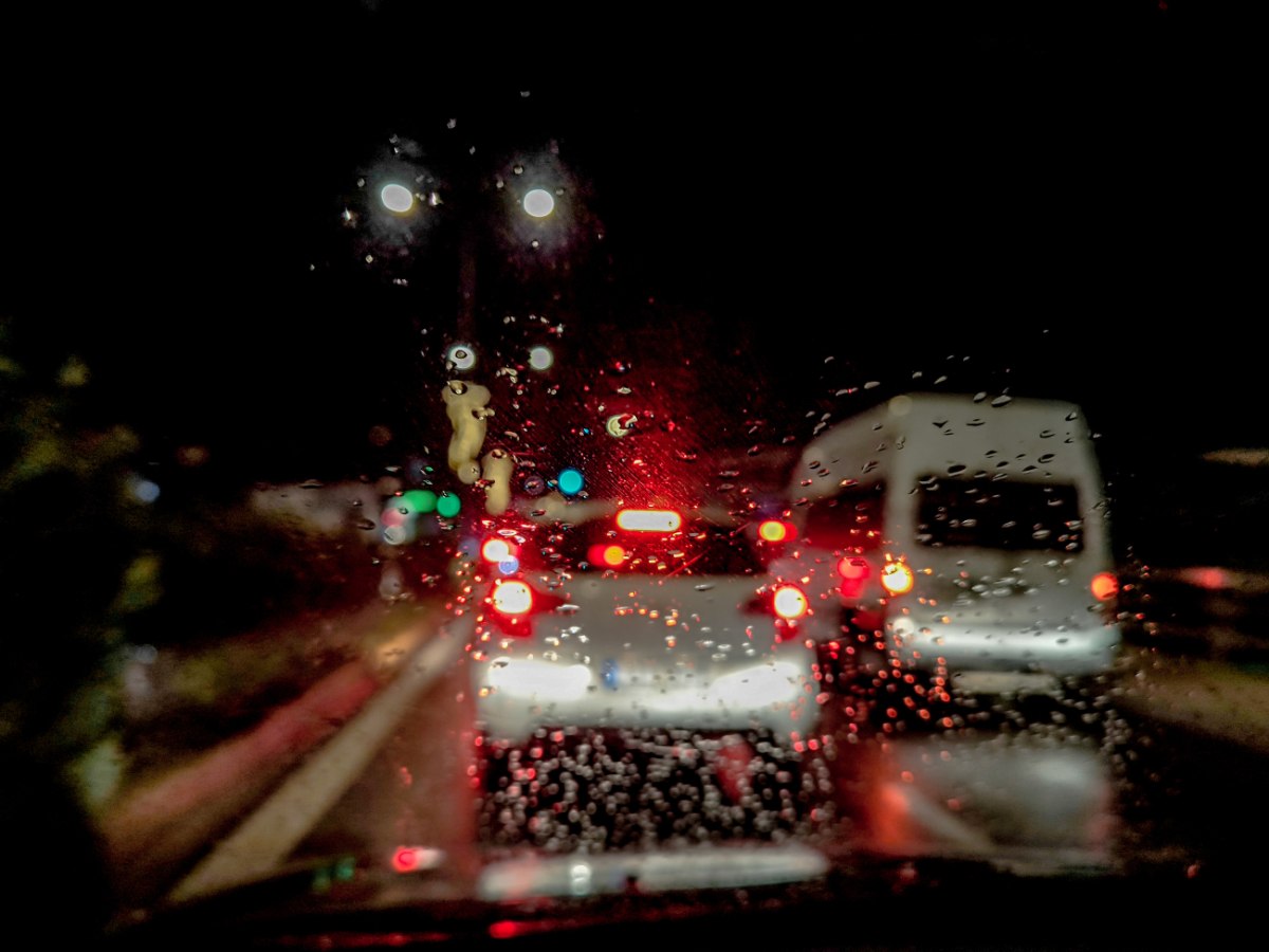 Ξαφνική βροχόπτωση στην Αθήνα  – Σε τροχιά κακοκαιρίας η χώρα