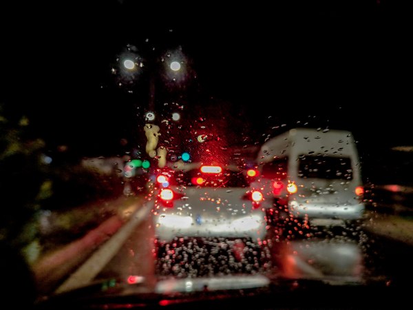 Ξαφνική βροχόπτωση στην Αθήνα – Σε τροχιά κακοκαιρίας η χώρα