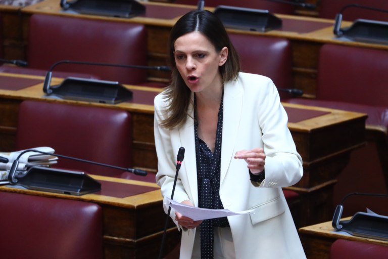 Αχτσιόγλου: Συσπείρωση δυνάμεων για να μην δοθεί τρίτη θητεία στην κυβέρνηση Μητσοτάκη