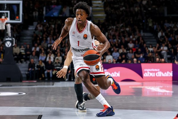 Ολυμπιακός: Το «ξεμούδιασμα», η επιστροφή του Νιλικίνα και οι αγκαλιές του Βεζένκοφ με Καλάθη και «Πόκου» (vid)