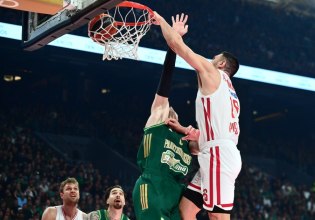 Ο Κώστας Παπανικολάου καρφώνει εντυπωσιακά μπροστά στον Όσμαν (vid)