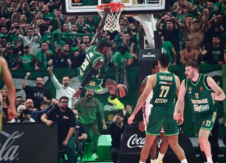 Παναθηναϊκός – Ολυμπιακός: Ο Κέντρικ Ναν σε θεαματικ.ό φόλοου κάρφωμα με το αριστερό χέρι (vid)