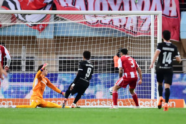 Σπουδαία απόκρουση του Τζολάκη (vid)