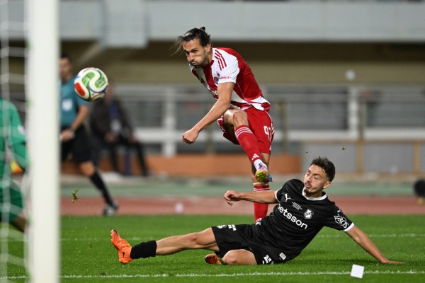 Βρήκε δίχτυα και ο Γιαζίτσι – Ο Τούρκος εξτρέμ έκανε το 3-0 για τον Ολυμπιακό (vid)