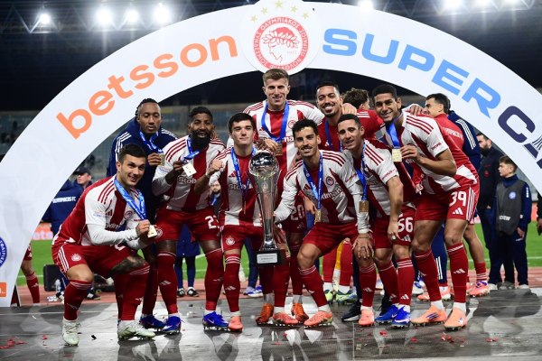 Ολυμπιακός: Οι πανηγυρισμοί, η αποθέωση του κόσμου για το Betsson Super Cup και το… πάρτι στα αποδυτήρια (vid)