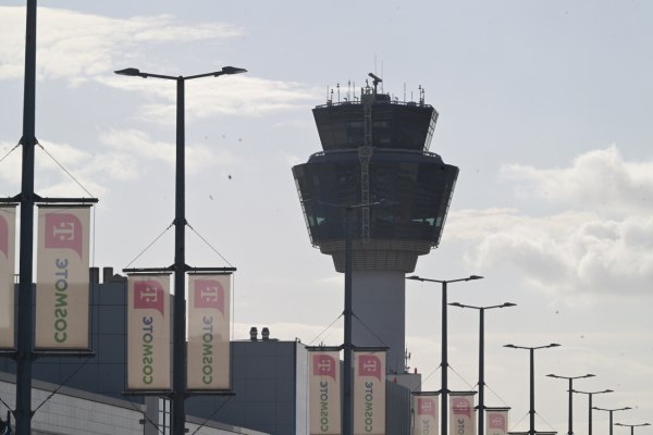 ΣΥΡΙΖΑ: Άλλο ένα «κατόρθωμα» για τη διεθνή προβολή της χώρας, το σημερινό black out στα αεροδρόμια