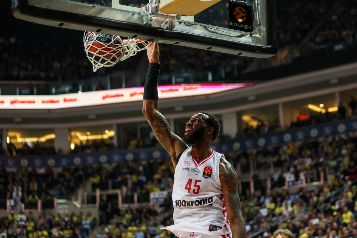 Ο Ντόντα Χολ, η εμφάνιση με τη Φενέρ και η μεταγραφή του Ταϊρίκ Τζόουνς (vids)