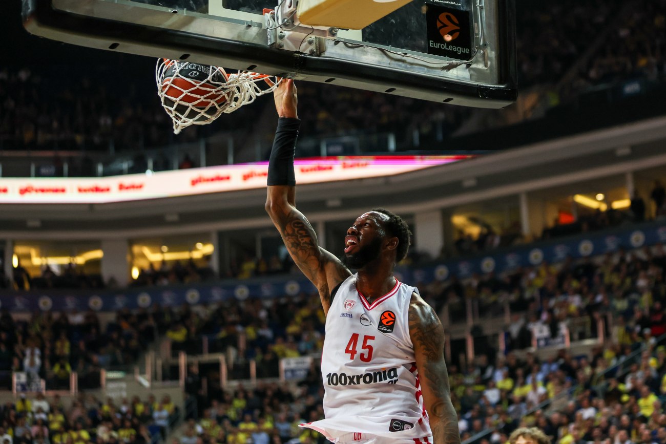 Ο Ντόντα Χολ, η εμφάνιση με τη Φενέρ και η μεταγραφή του Ταϊρίκ Τζόουνς (vids)