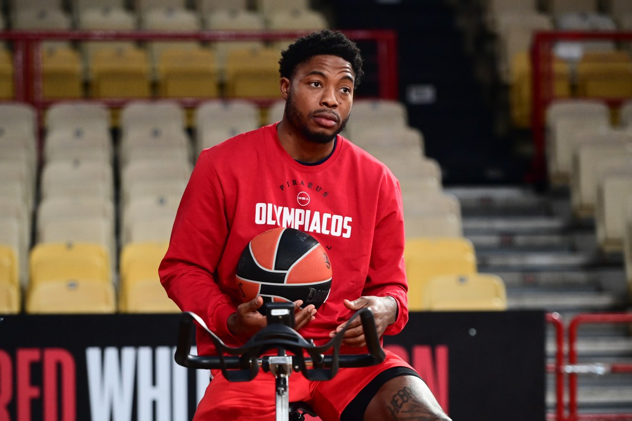 Ολυμπιακός: Διαθέσιμος για το ματς με τη Μπάγερν ο Ταϊρίκ Τζόουνς, δηλώθηκε και στο πρωτάθλημα