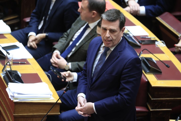 Άγριος καυγάς Καιρίδη – Κωνσταντοπούλου στη Βουλή και καρφιά Δένδια στον συνάδελφό του: «Άσε μας κουκλίτσα μου»