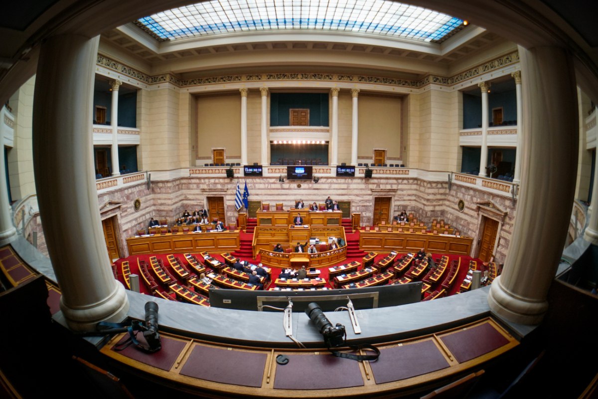 Live η συζήτηση του σχεδίου νόμου του υπουργείου Εθνικής Άμυνας στη Βουλή