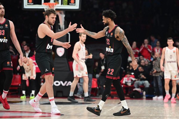 Ολυμπιακός: Η «τρέλα» στην κερκίδα, το σοκ με Μόρις και η αποθέωση (vid)