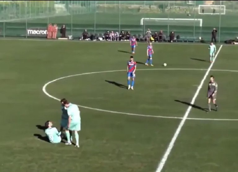 Η συγγνώμη του Μπέρενς στον Κούτσια για την επίθεση εν ώρα αγώνα