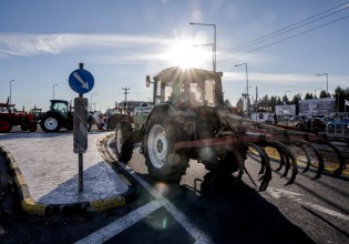 Προς κλιμάκωση οι αγρότες – Σκληρό μπρα ντε φερ με την κυβέρνηση που μοιράζει «τυράκια» και εξαπολύει απειλές