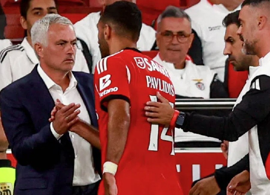 Στο πλευρό του Βαγγέλη Παυλίδη ο Ζοσέ Μουρίνιο, μετά τη μεγάλη χαμένη ευκαιρία του κόντρα στην Πόρτο