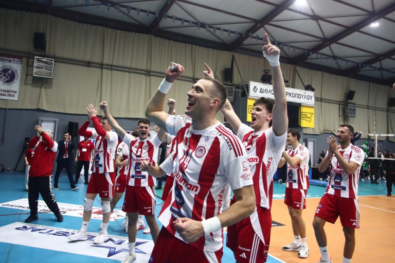 Ο γίγαντας Ατανασίεβιτς «υπέγραψε» την μυθική κούπα του Ολυμπιακού