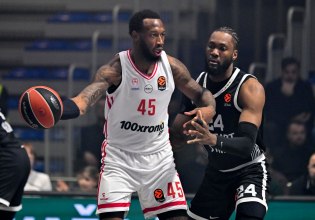 Ο Τζόουνς «βελτίωσε» και τον Χολ: Οι τρομεροί αριθμοί του στα τελευταία ματς (vids)