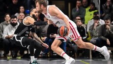 Ο Βεζένκοφ «τρομάζει» μετά τον Παναθηναϊκό: Οι… MVP εμφανίσεις του σταρ του Ολυμπιακού (vids)