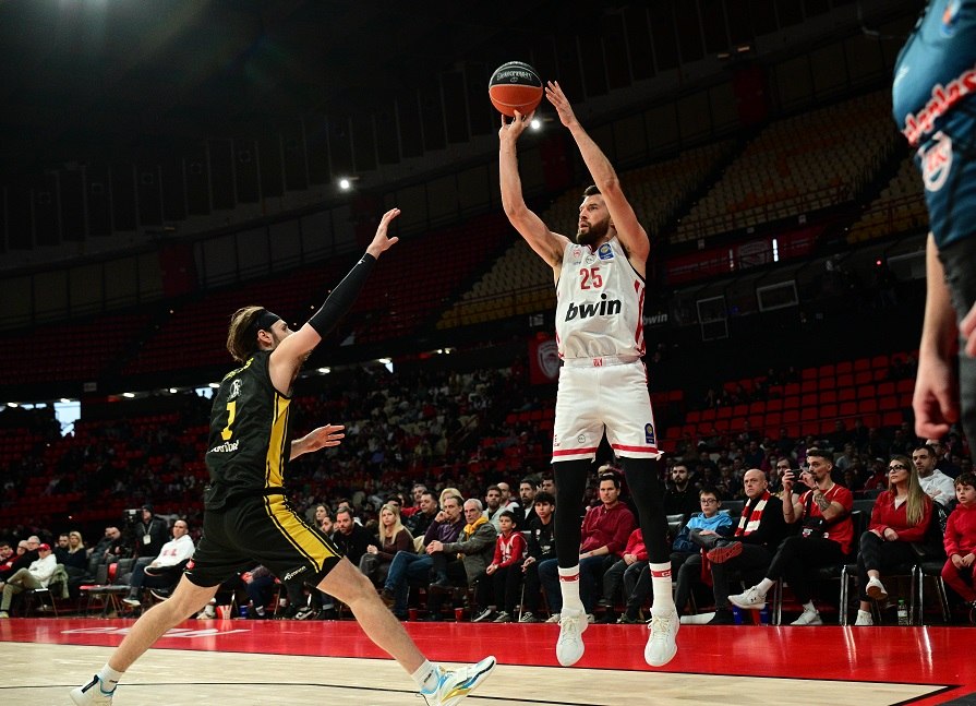 Ο Άλεκ Πίτερς έσπασε μεγάλο ρεκόρ του Τεόντοσιτς στον Ολυμπιακό κι έγραψε ιστορία (vids)