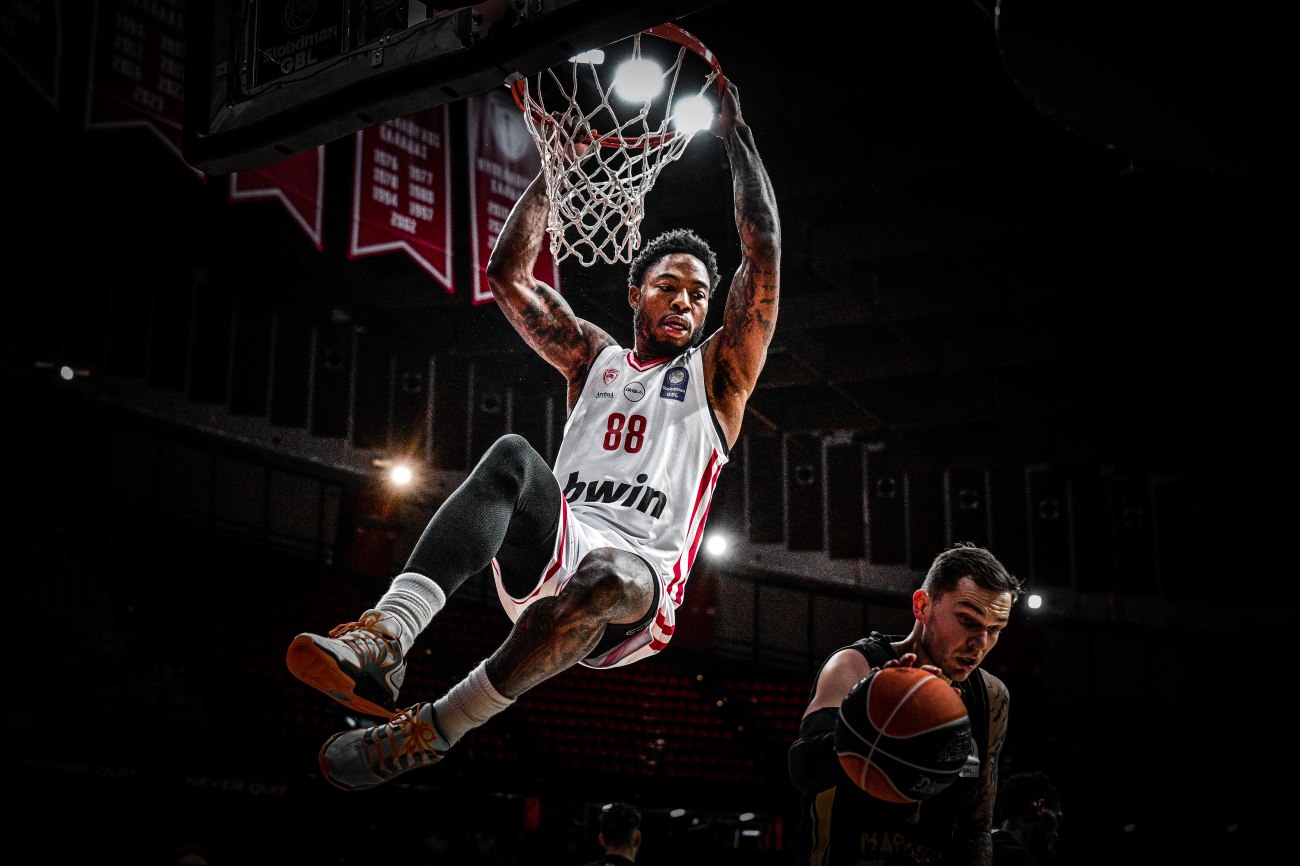 Η παρακάμερα της ΚΑΕ Ολυμπιακός από τη νίκη επί του Αμαρουσίου (vid)