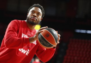 Τζόουνς: «Ανυπομονώ να παίξω μπροστά στον κόσμο μας»