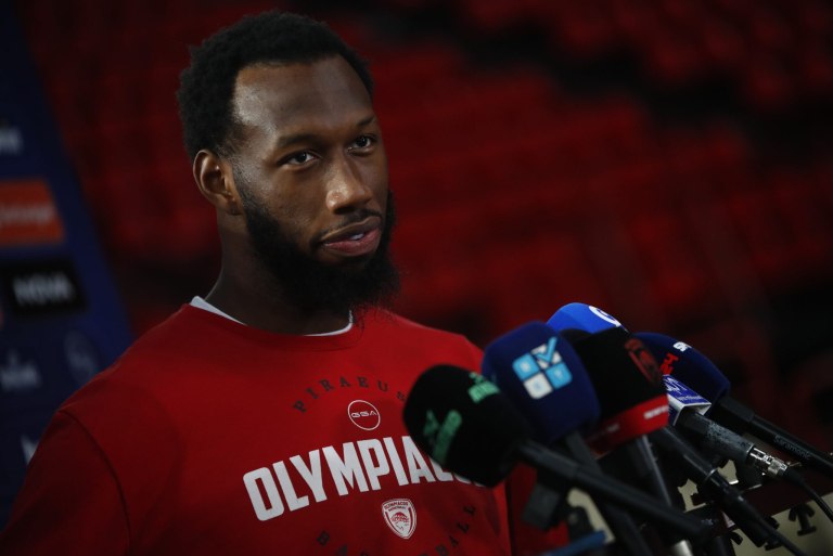 Χολ για τη μεταγραφή του Τζόουνς: «Είναι καλό για όλους μας ότι ήρθε στον Ολυμπιακό»