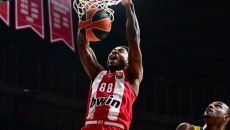 Ολυμπιακός: Το εντυπωσιακό πρώτο κάρφωμα του Ταϊρίκ Τζόουνς (vid)