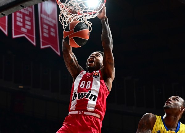 Ολυμπιακός: Το εντυπωσιακό, πρώτο κάρφωμα του Ταϊρίκ Τζόουνς (vid)