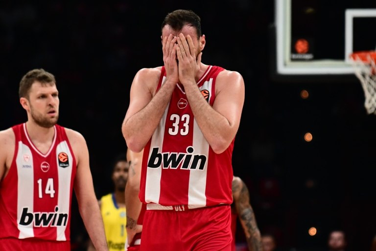 Νοκ-άουτ ο Μιλουτίνοφ για τον Ολυμπιακό – Δεν παίζει με την Εφές