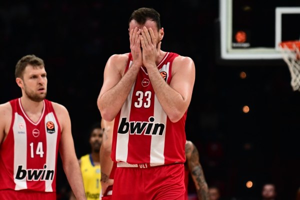 Αμφίβολος για το παιχνίδι με την Εφές ο Μιλουτίνοφ, υπέστη διάσειση