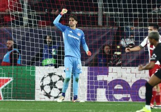 Μυθική εμφάνιση από τον Τζολάκη – Δείτε πως «κατέβασε ρολά» κόντρα στην Λεβερκούζεν (vid)