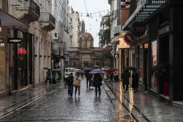 Καιρός: Νέα επιδείνωση με βροχές και καταιγίδες – Τρία διαδοχικά κύματα κακοκαιρίας θα πλήξουν τη χώρα