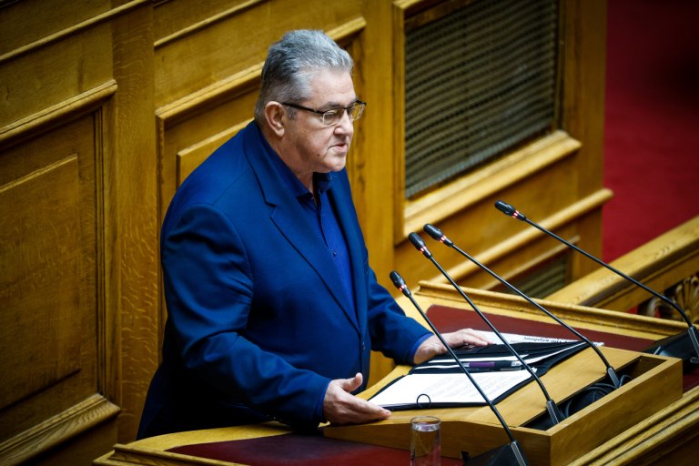 «Όχι» στην άρση ασυλίας Κουτσούμπα, λέει η επιτροπή Δεοντολογίας της Βουλής: «Η μήνυση υποκρύπτει πολιτική σκοπιμότητα» – «Ναι» για άρση ασυλίας Μάντζου