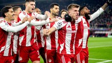 «Ολυμπιακός Πειραιώς: Ο Θρύλος που διεκδικεί την ευρωπαϊκή του δόξα κόντρα στον Άγιαξ»