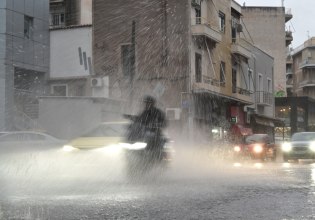 Πλήττει την Αττική η κακοκαιρία – Πού υπάρχουν προβλήματα