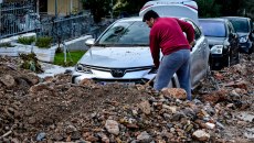 Άνω Γλυφάδα: Δύο ημέρες μετά τον κατακλυσμό και οι καθαρισμοί συνεχίζονται