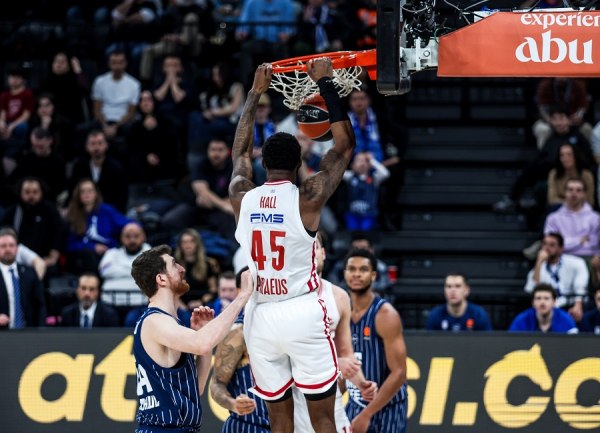 Ολυμπιακός: Νίκησε την Εφές στην Πόλη κι έβαλε τέλος σε «κατάρα» επτά ετών!