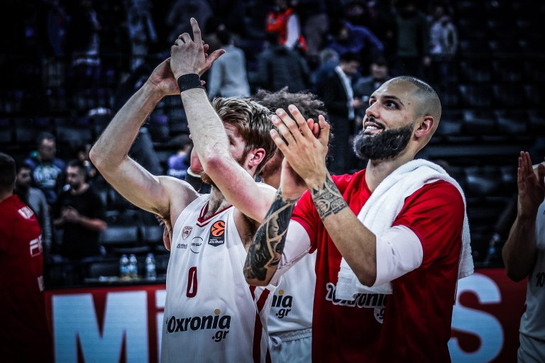 Ολυμπιακός – Μπαρτσελόνα: Σπουδαίο παιχνίδι στο ΣΕΦ με… φόντο την τετράδα